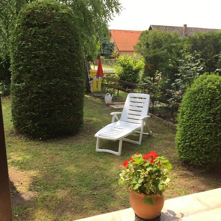 Villa Rozsa Nyaralohaz à Balatonboglár Extérieur photo