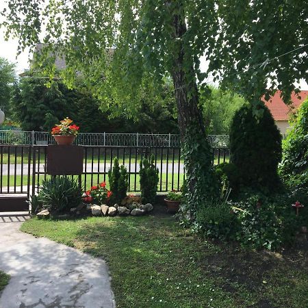 Villa Rozsa Nyaralohaz à Balatonboglár Extérieur photo