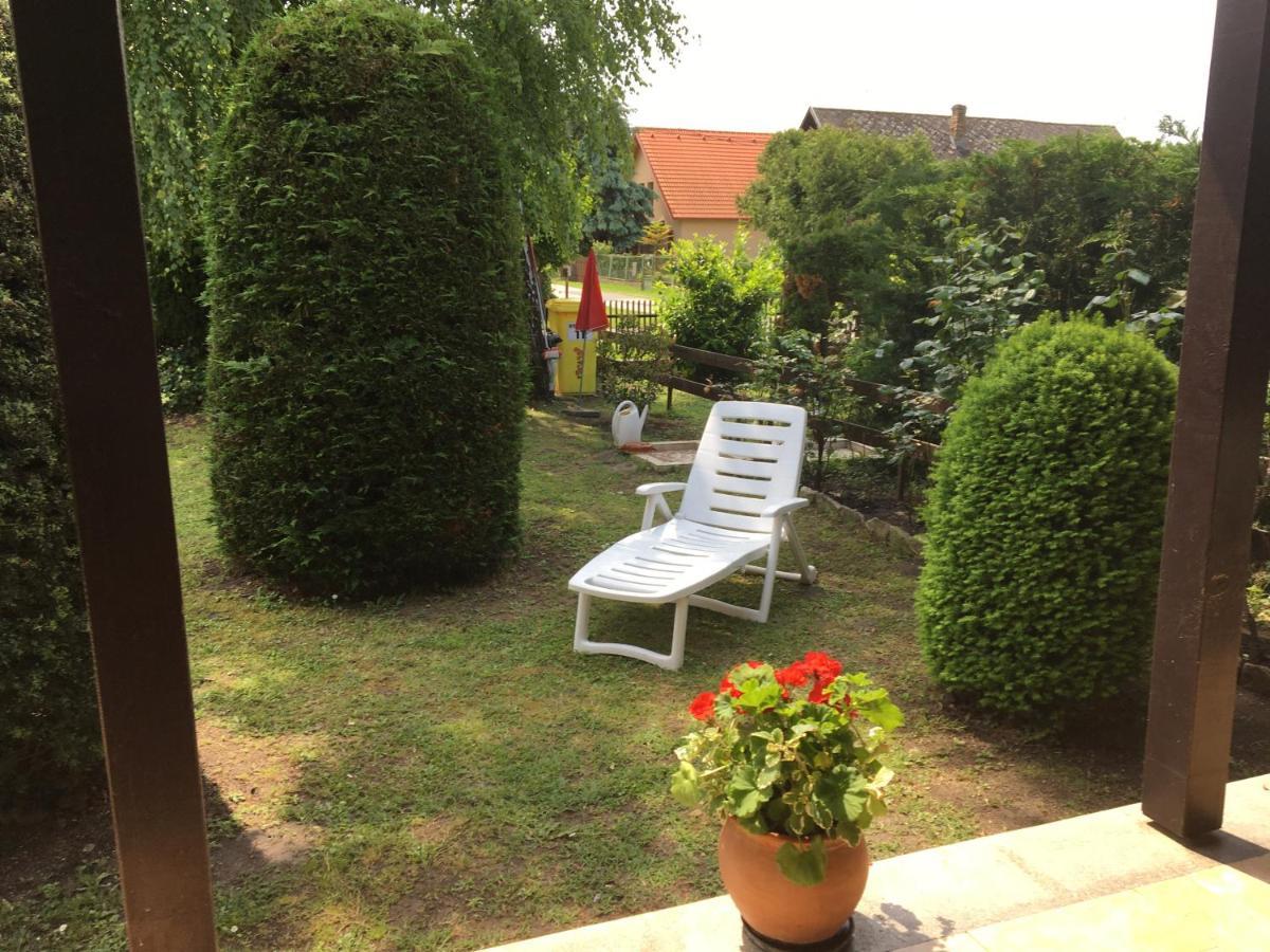 Villa Rozsa Nyaralohaz à Balatonboglár Extérieur photo