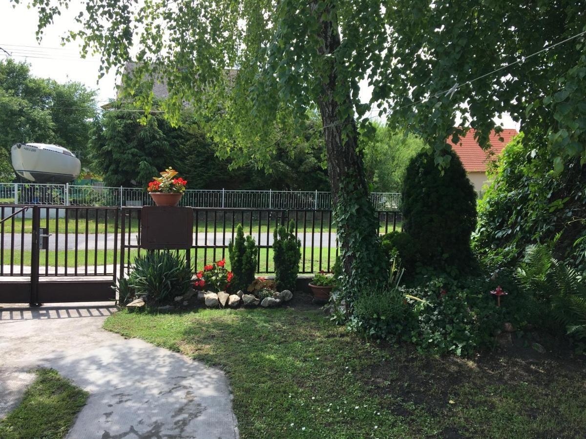 Villa Rozsa Nyaralohaz à Balatonboglár Extérieur photo