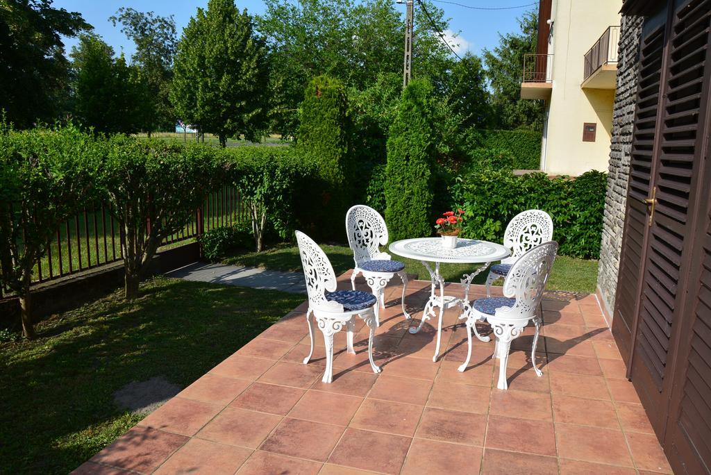 Villa Rozsa Nyaralohaz à Balatonboglár Extérieur photo