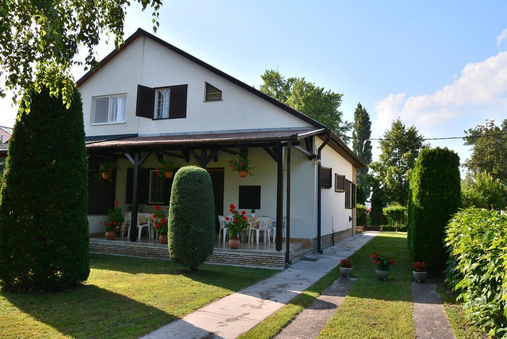 Villa Rozsa Nyaralohaz à Balatonboglár Extérieur photo
