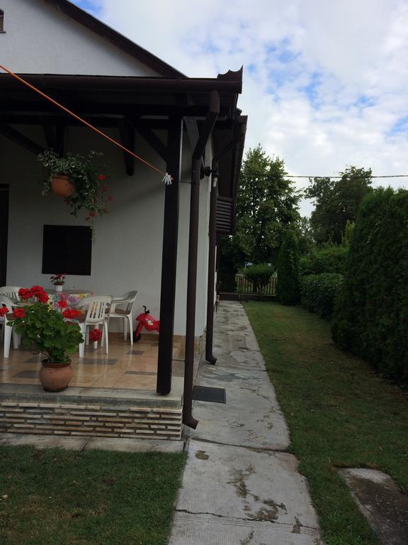 Villa Rozsa Nyaralohaz à Balatonboglár Extérieur photo